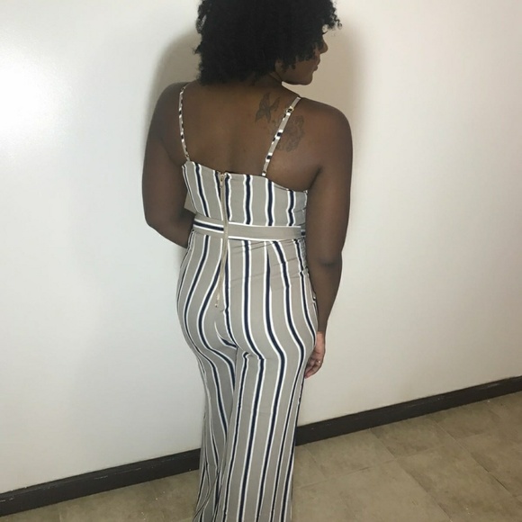 Long legged jumpsuit - Picture 2 of 5